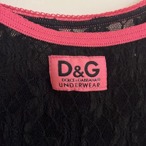 D&G lace tank top with adjustable straps. - Picture 4 of 4